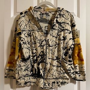 EUC Le Mieux colorful sweatshirt with hood.